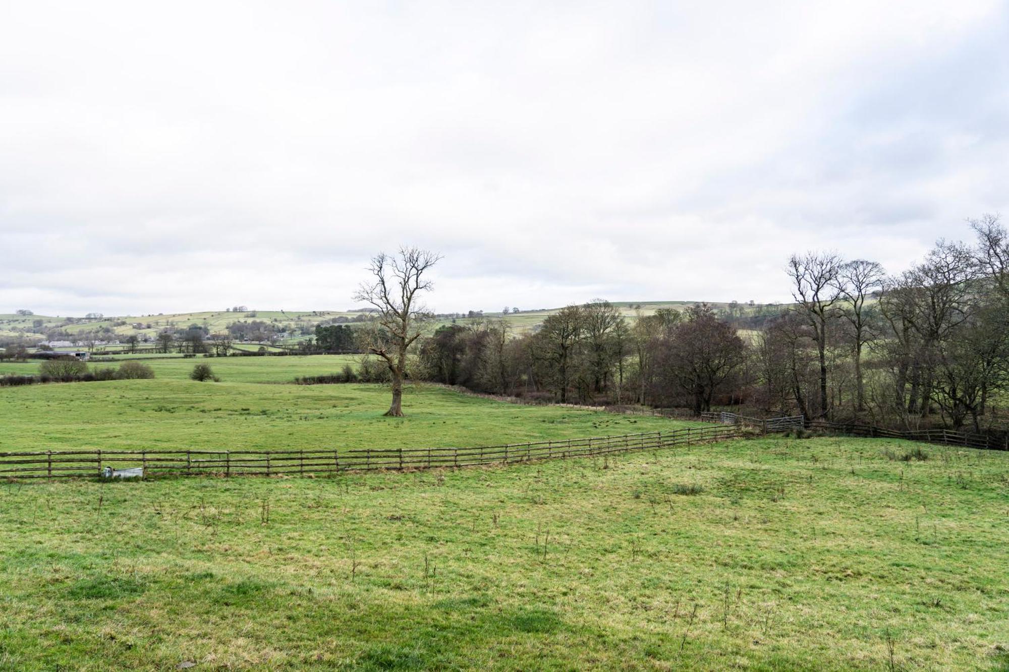 The Hayloft At Lower Hurst Farm Hulme End Экстерьер фото